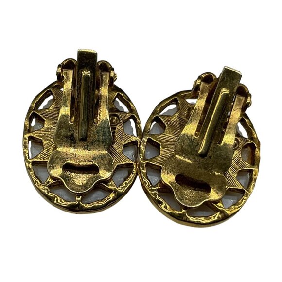 Vintage Cameo Clip-On Earrings With Gold-Tone Setting Portrait Design Signed ART - Picture 3 of 6